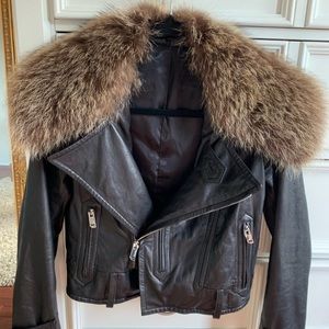Fur collar leather jacket